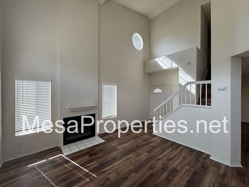 Fontana House: 14721 Cinnamon Dr