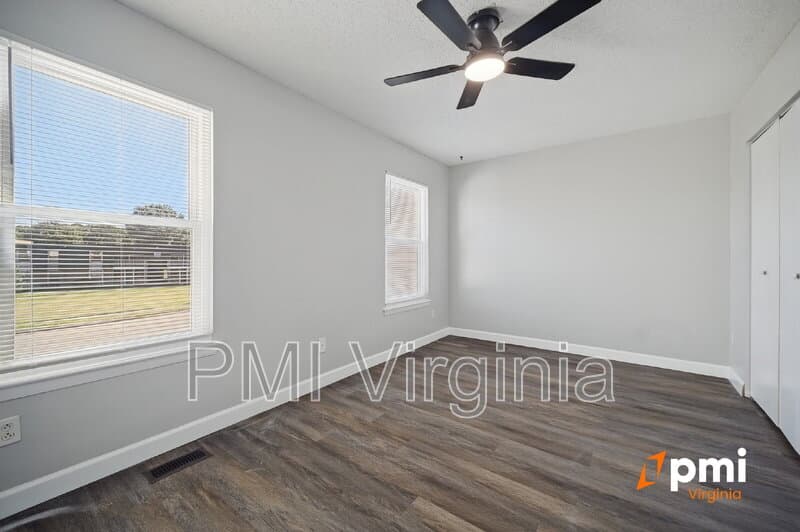 Virginia Beach Townhome: 765 Hampshire Ln