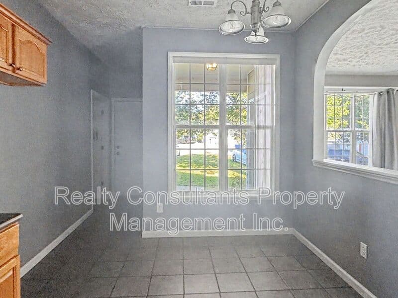 Fayetteville House: 7701 Redwood Avenue