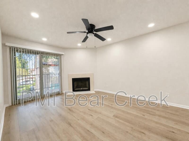 Houston Condo: 2120 El Paseo St