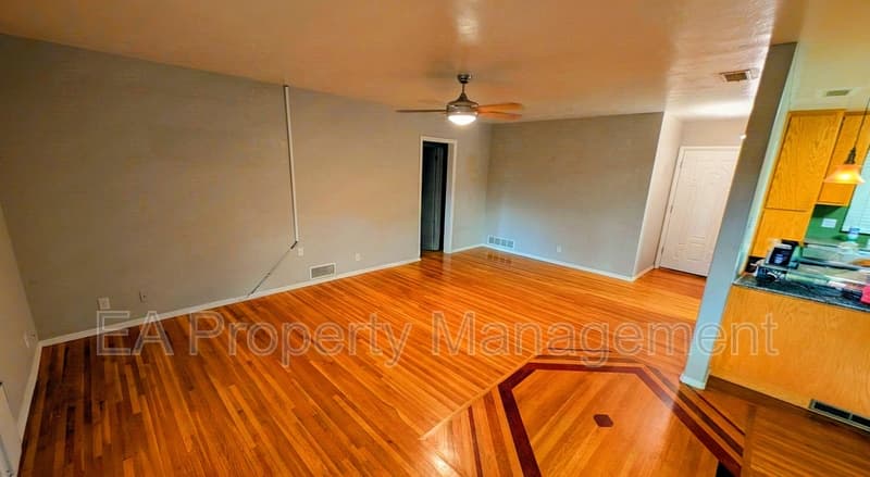 Albuquerque House: 2837 Palomas Dr NE