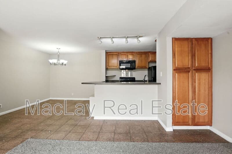 Scottsdale House: 8055 E. Thomas Rd.
