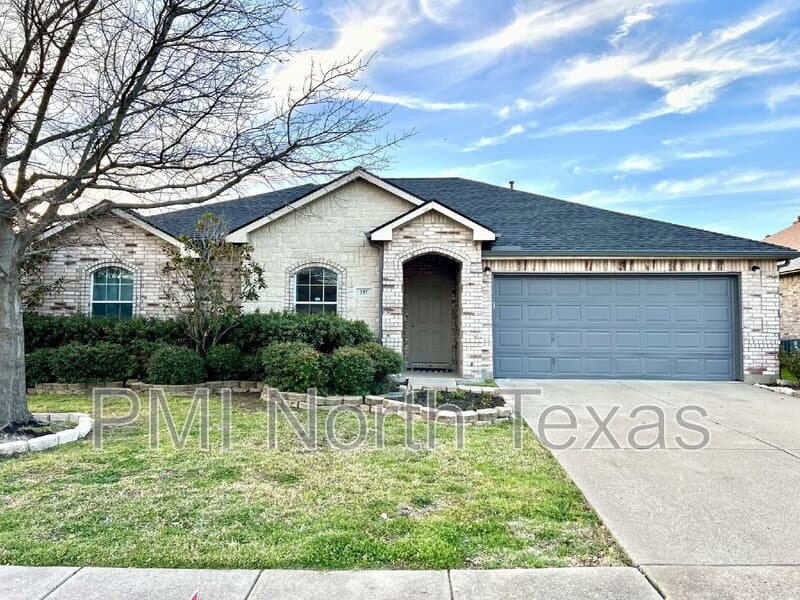 Little Elm House: 237 Flatwood Drive