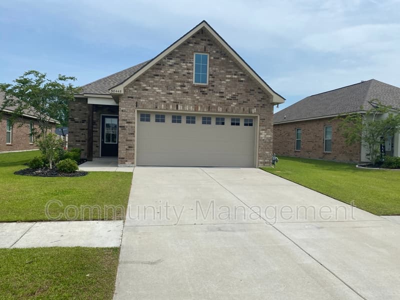 Prairieville House: 38445 Brown Rd
