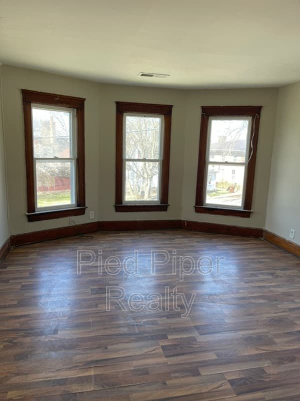 Freeport Condo: 434 1/2 S State Ave