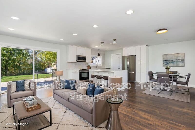 Hanover Park House: 5456 Maclain LN