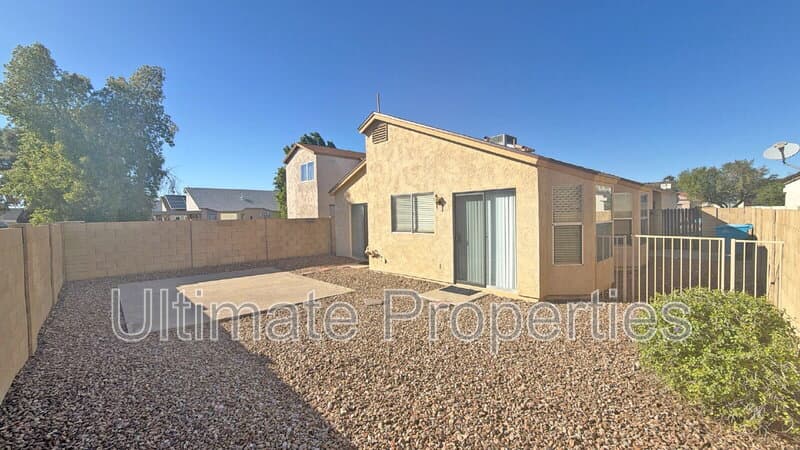 Glendale House: 3957 W Chama Dr