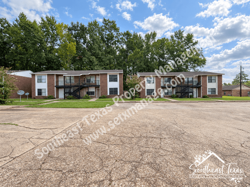 Kirbyville House: 1410 South Elizabeth Ave