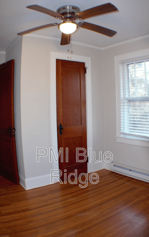 Hendersonville House: 113 Ashwood Rd