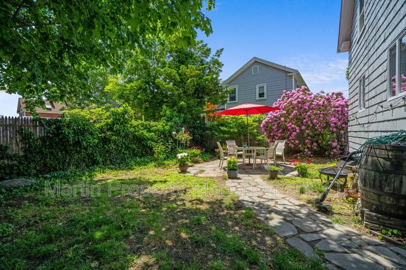 Andover House: 15 Elm Court