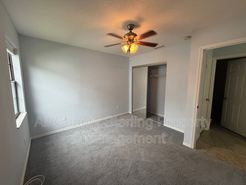 Lake City House: 166 SE Jenese Way