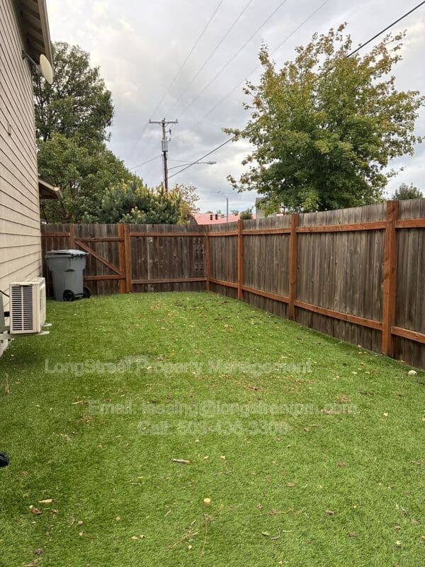 Philomath Townhome: 817 Main St
