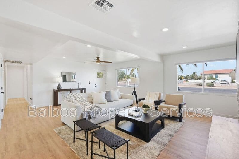 Gilbert House: 1 N Cottonwood Dr