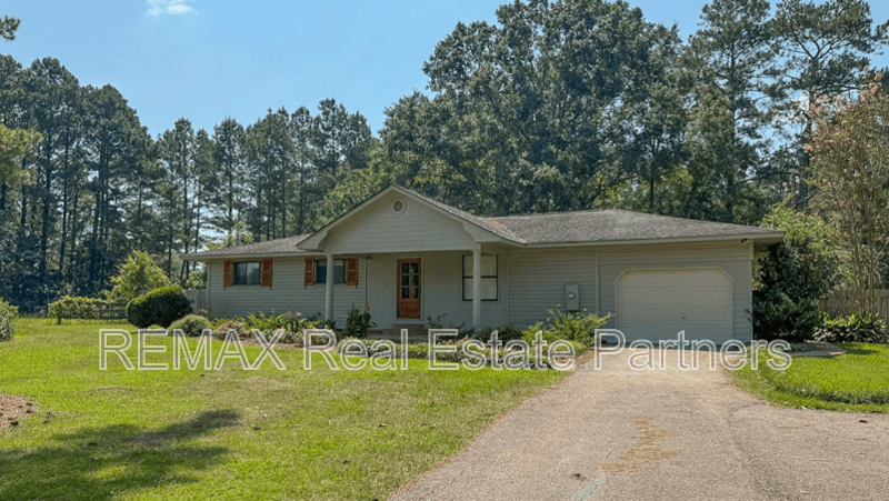 Sumrall House: 1007 Highway 42