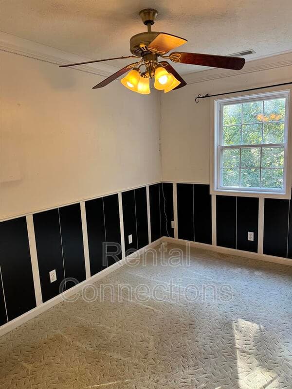 Creal Springs House: 18649 Boundary Rd