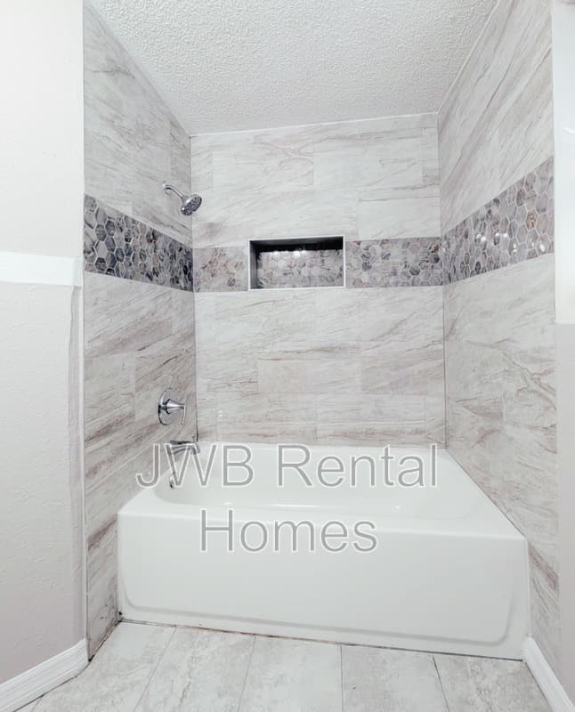Jacksonville House: 1424 13th St W