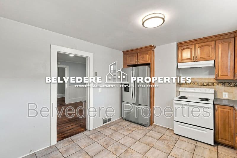 Winston-Salem House: 1400 NE 24th Street