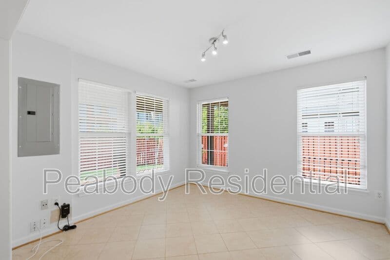 Sterling House: 46670 Cavendish Sq