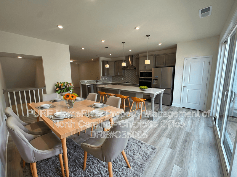 Charlotte House: 2413 Magnolia Blossom Way