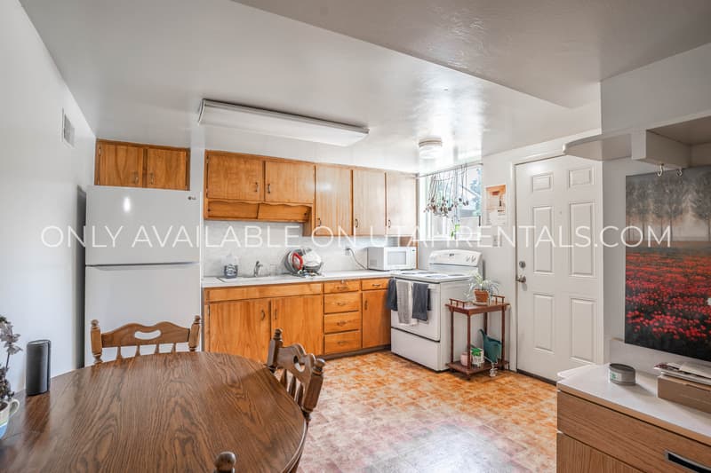Provo House: 547 E 400 N