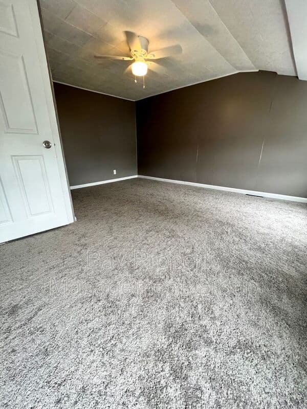 Brookhaven House: 16 3rd St