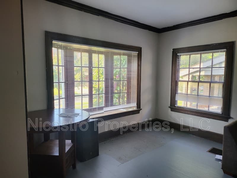 Columbus House: 226 E 16th Avenue