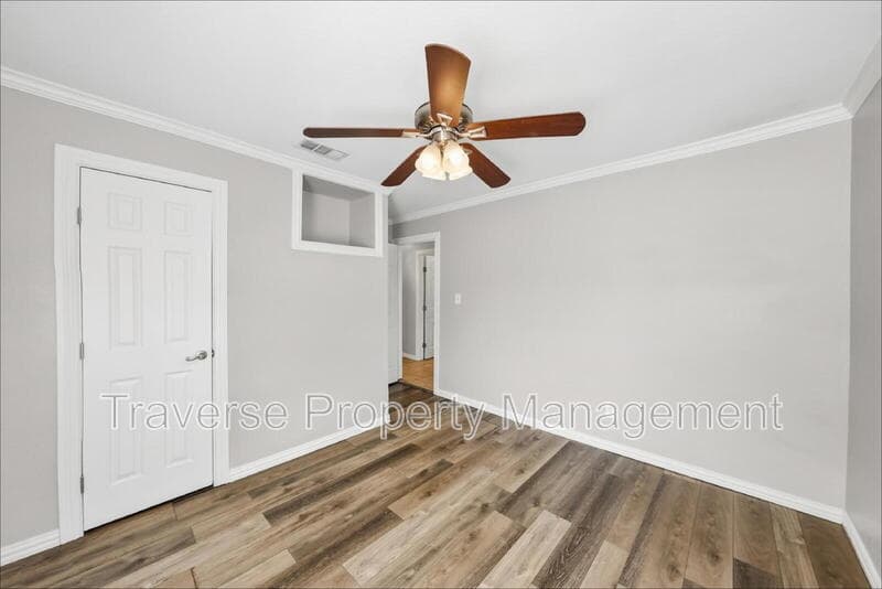 Fort Worth House: 1221 Blalock Avenue