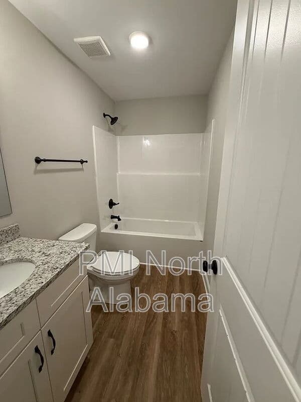 Huntsville House: 1713 Golf Club Lane Northwest
