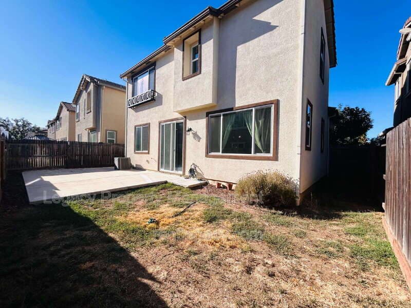 Vacaville House: 320 Fruitvale Rd