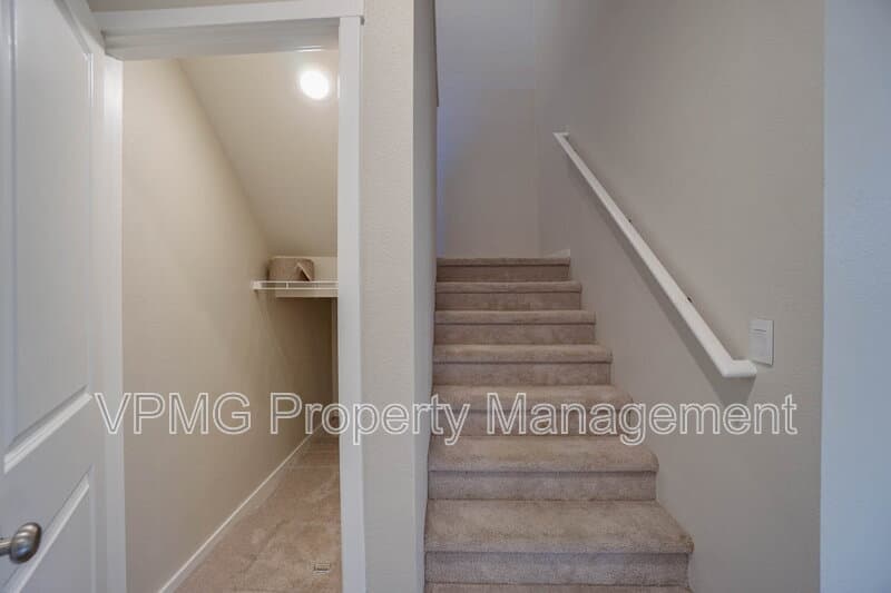Vancouver House: 2641 Northeast 115th Plaza