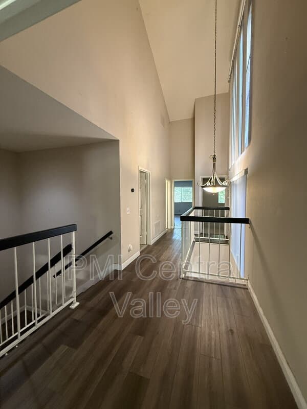 Modesto House: 1725 Edgebrook Drive