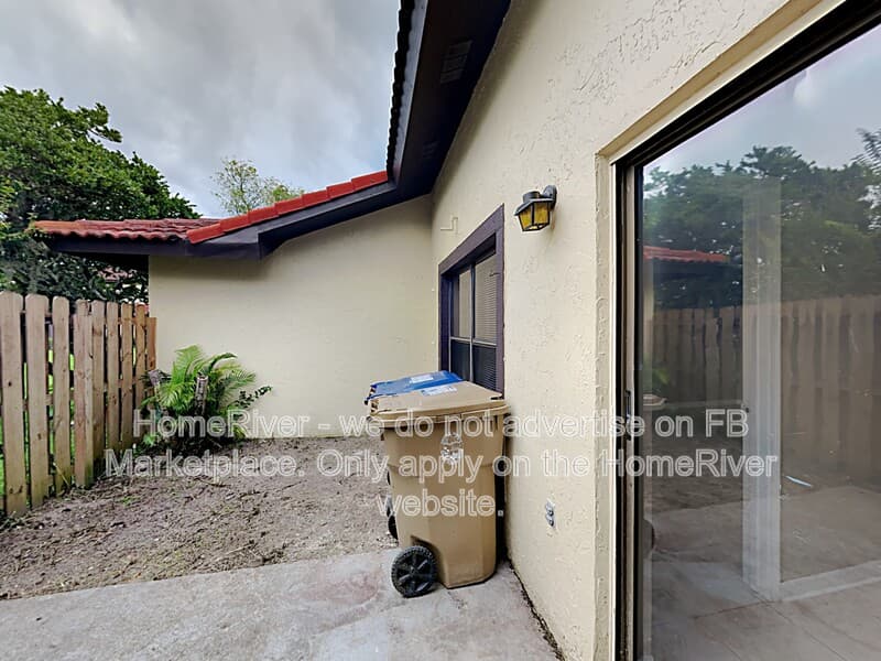 Kissimmee Townhome: 565 Hunter Cir