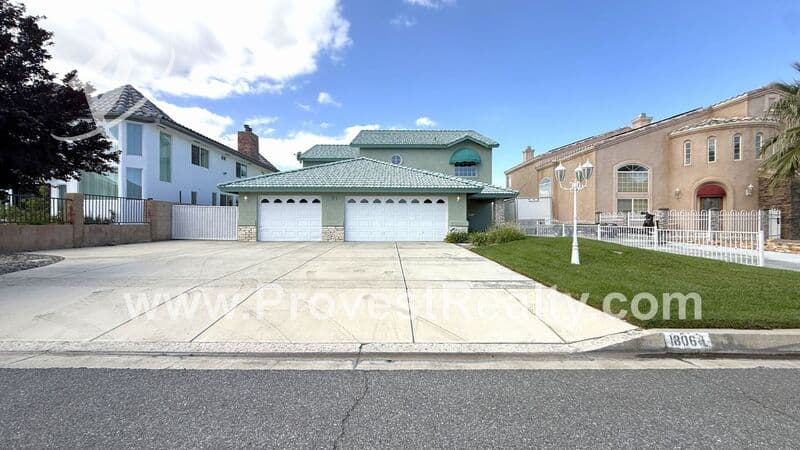Victorville House: 18064 Mariner Dr