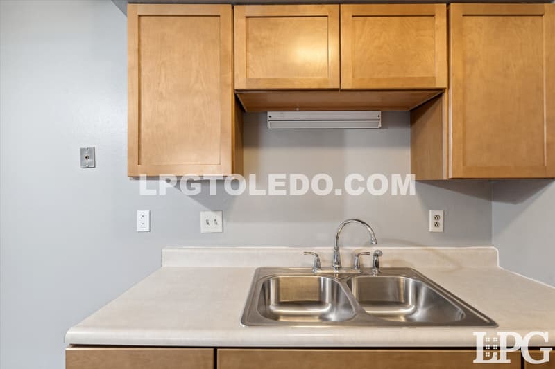 Toledo Apartment: 6016 Secor Rd