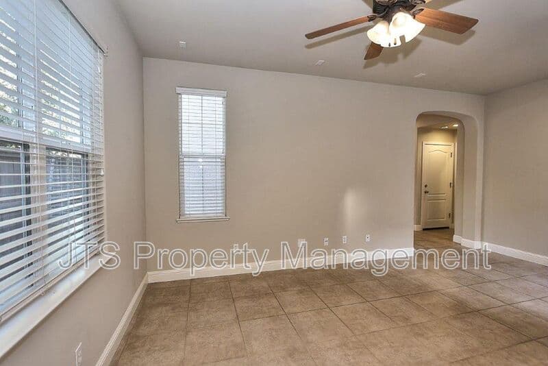 Orangevale House: 9041 Crescenda Lane