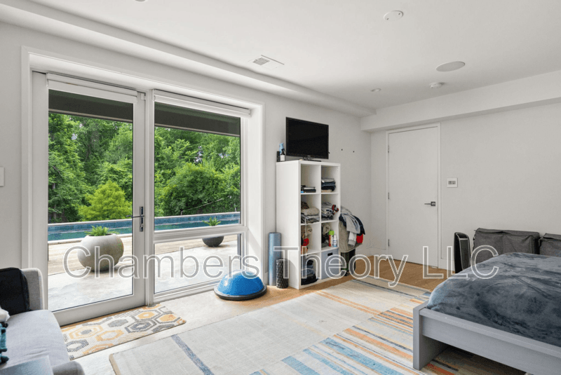 Washington House: 3820 Argyle Ter NW