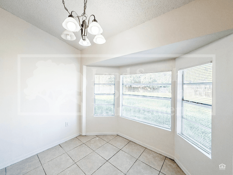Lakeland House: 5011 Woodgreen Lane