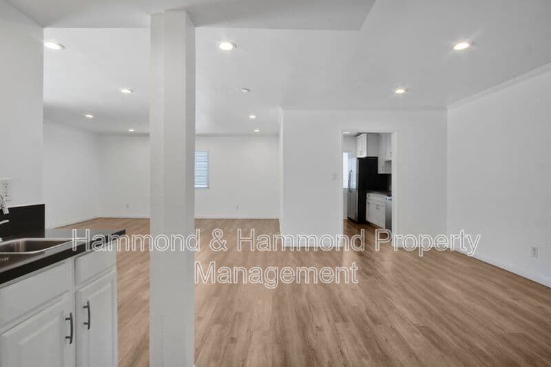 Sherman Oaks Condo: 12955 Riverside Dr.