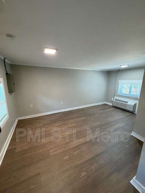 St. Louis House: 5548 Jennings Station Road