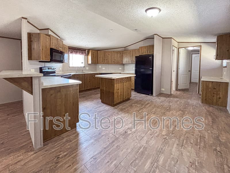 Tyler House: 618 San Rafael St