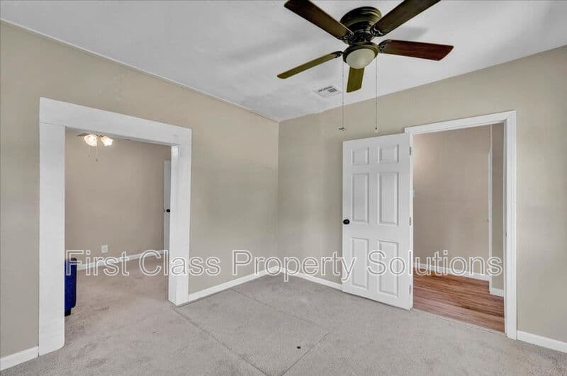 Stroud House: 211 E 2nd