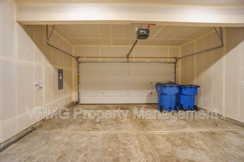 Vancouver House: 2641 Northeast 115th Plaza