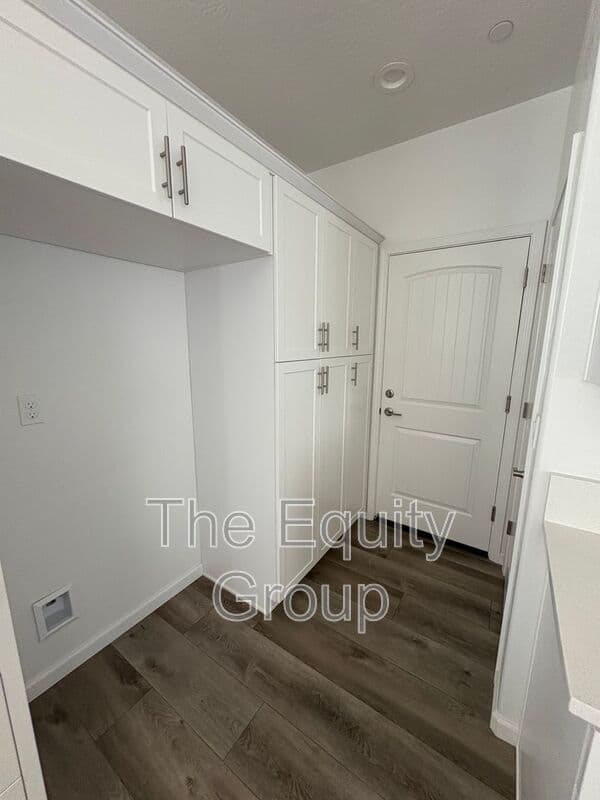Visalia House: 1005 West Sedona Ave