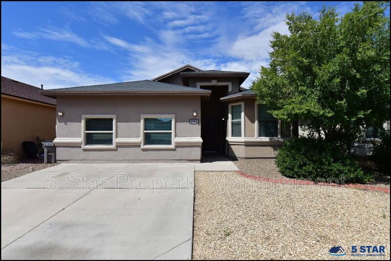 El Paso House: 4913 Adrian Campos St !!