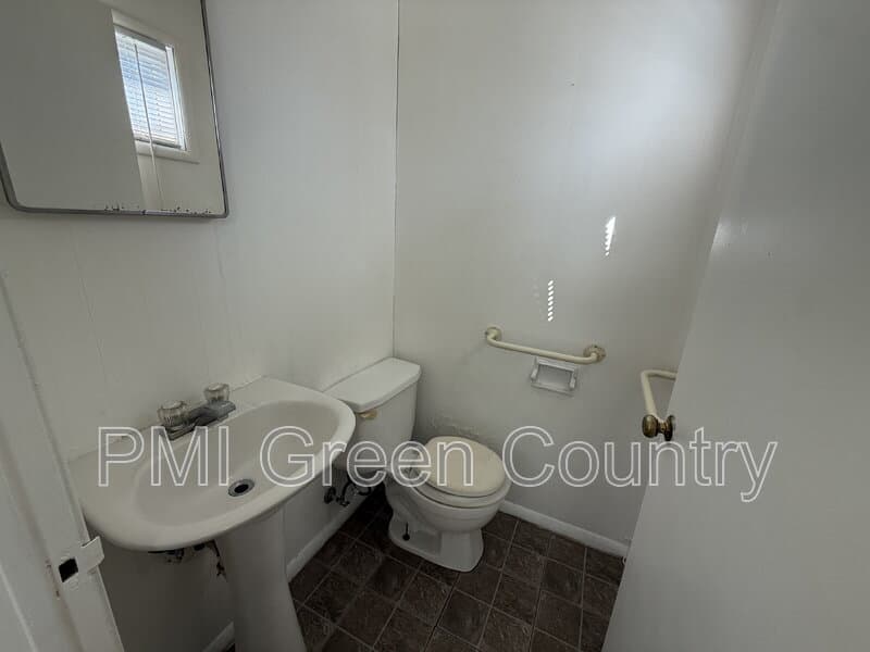 Tulsa House: 43 E 50th Ct N