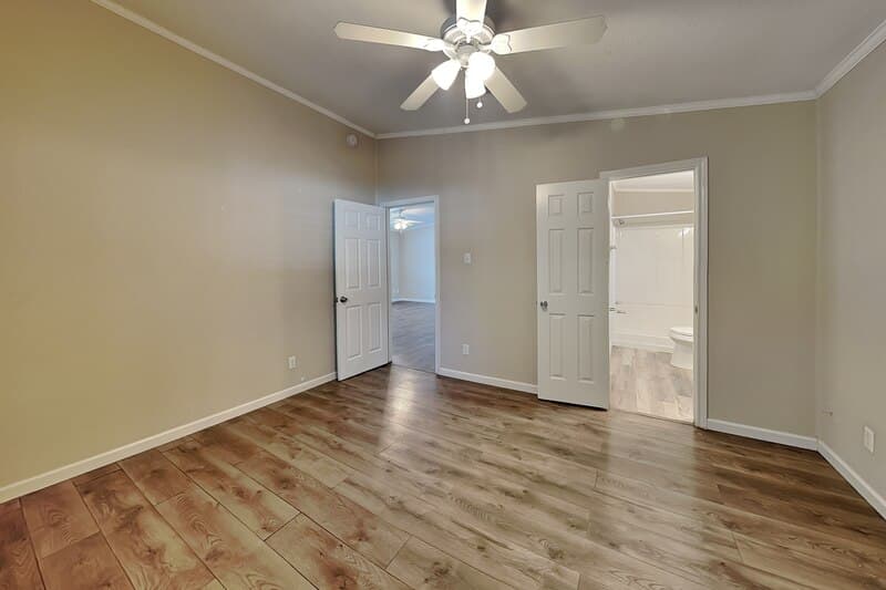 Dallas House: 13753 Biggs St