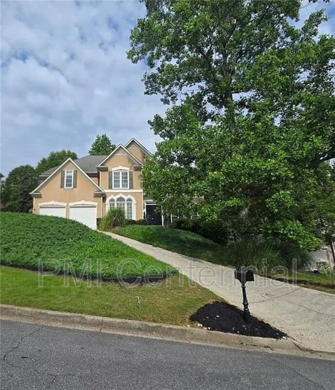 Alpharetta House: 120 Creekside Park Dr