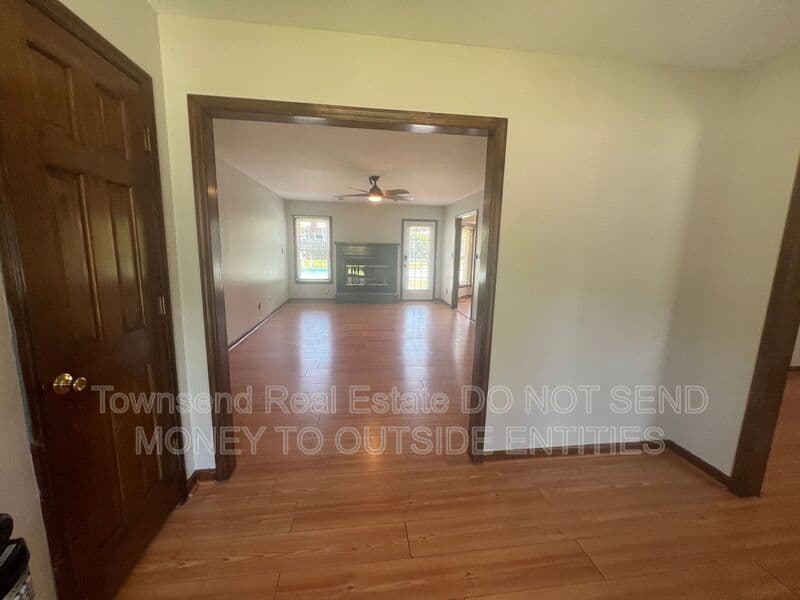 Fayetteville House: 6149 Lakeway Dr.