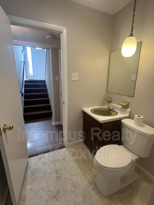 Knoxville House: 10917 Sonja Dr