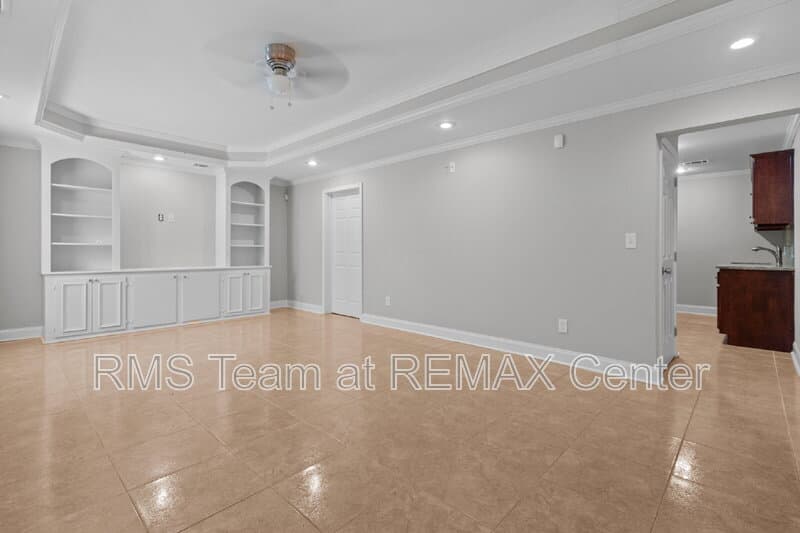 Duluth House: 2315 Hiawassee Dr